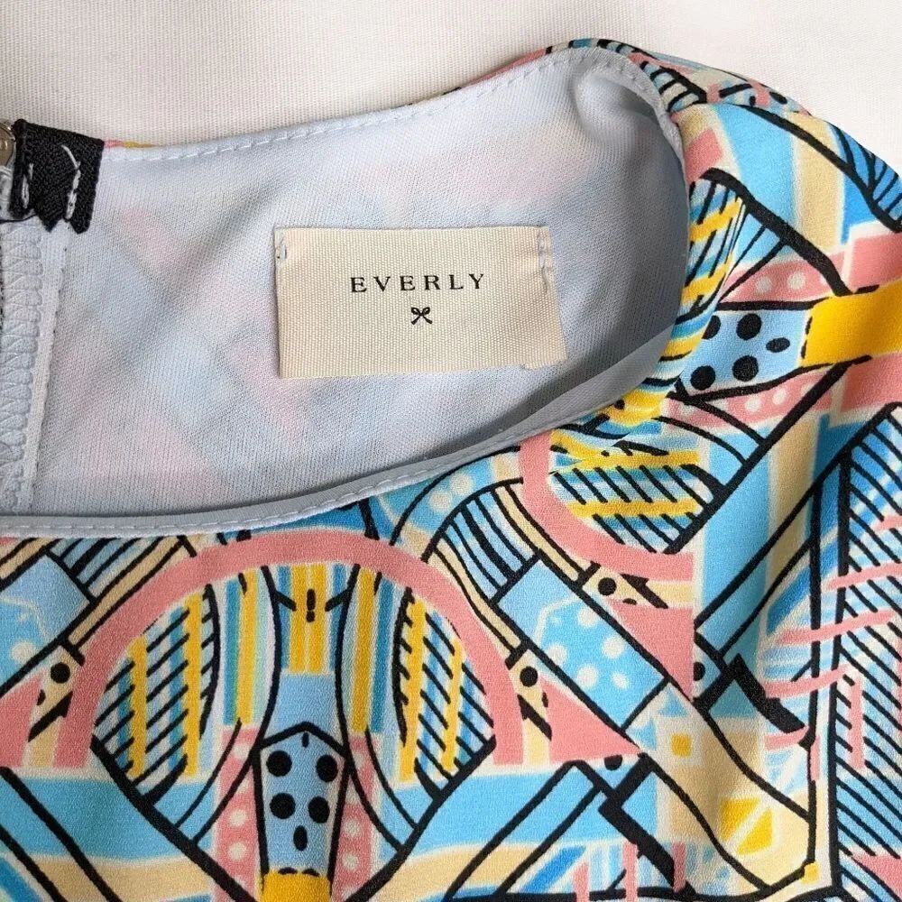 Everly Abstract Patterned Shift Dress - Picture 6 of 9